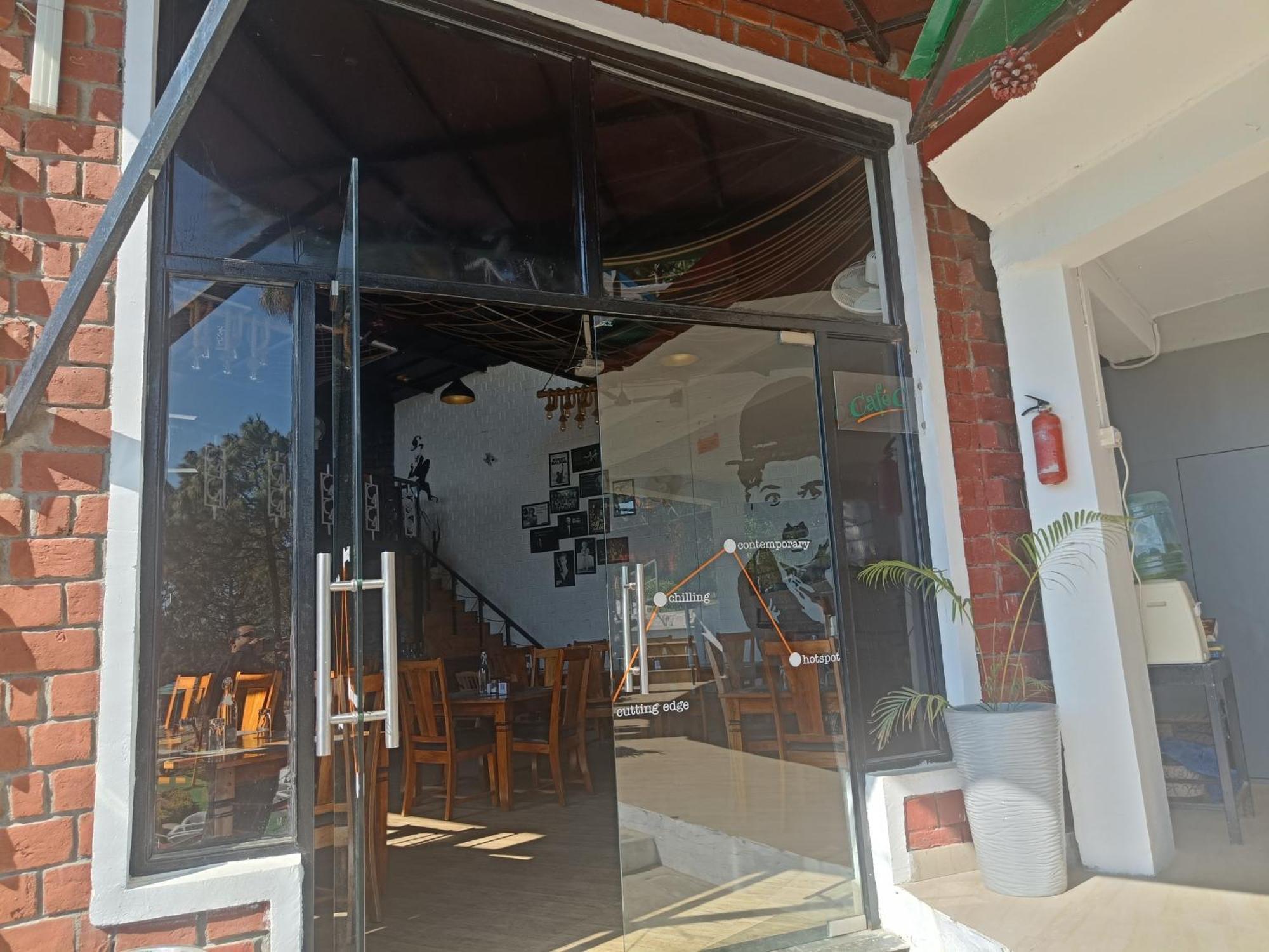 Zone Connect By The Park, Lansdowne Hotel Buitenkant foto